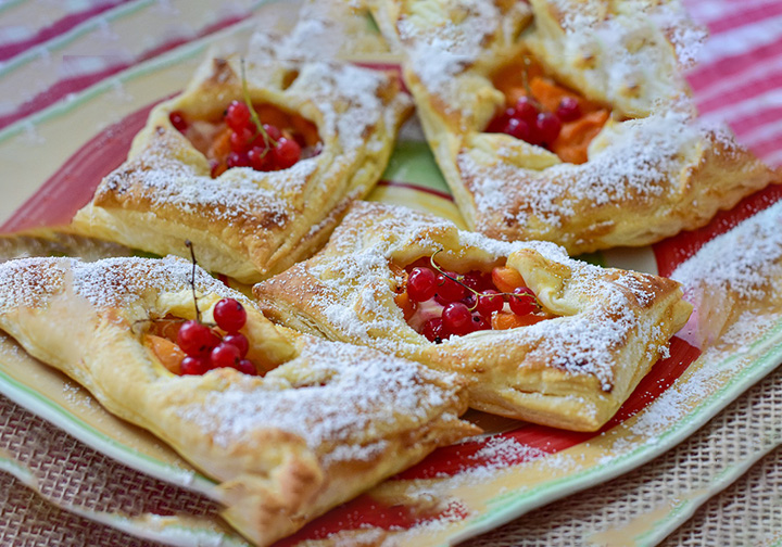 Topfenstrudel mit Blätterteig | Easy Recipe for a Classic Treat