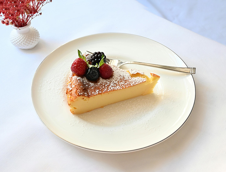 Topfentorte mit Früchten | Austrian Cheesecake with Fresh Fruits